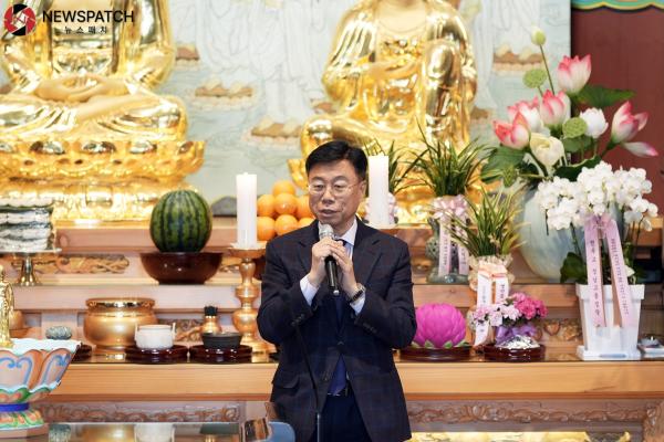 ▲신상진 성남시장이 정토사에서 인사말