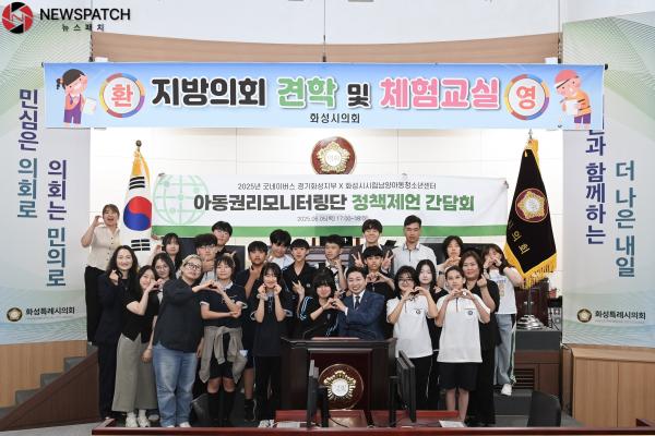 ▲김종복 문화복지위원장과 단체 기념 사진