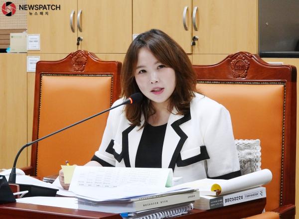▲박효진 의원이 제259회 아산시의회 제1차 정례회 중 행정사무감사