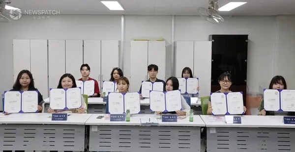 ▲행복 나누리 재능교육단 장학생 리더단 위촉 / 사진제공=안양시