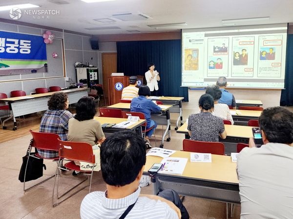 ▲행궁동, 일상 속 AI 활용 교육 / 사진제공=수원시 팔달구