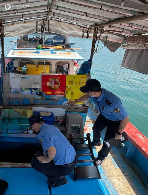 ▲평택해경 점검반이 질식사고 예방을 위해 어창을 점검 / 사진제공=평택해경