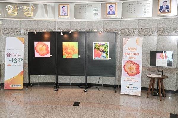 ▲윤은주 작가 전시회 / 사진제공=화성시의회