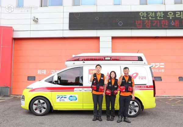 ▲광명소방서 구급대원(우측부터_소방위 이종우, 소방장 송림, 소방사 허진영) / 사진제공=광명소방서