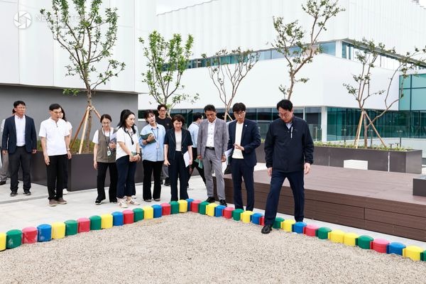 ▲정명근 화성특례시장, 화성중앙도서관 현장을 방문해 개관 준비상황 점검 / 사진제공=화성특례시