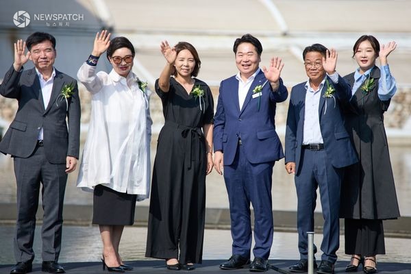 ▲오세현 아산시장, ‘2025 모나밸리 국제아트페어’ 개막식 참석 / 사진제공=아산시