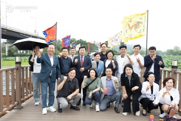 ▲박명숙 도의원 경기도 국민의힘 의원과 함께 세미원방문 / 사진제공=경기도의회