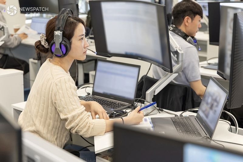 ▲삼성전자 인재개발원(경기도 용인)에서 삼성전자 감독관이 상반기 삼성직무적성검사 응시자를 대상으로 예비 소집을 진행하는 모습