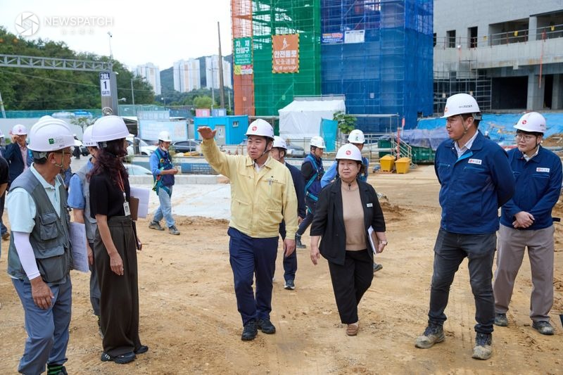 ▲오세현 아산시장, 용화체육공원 현장 방문 / 사진제공=아산시
