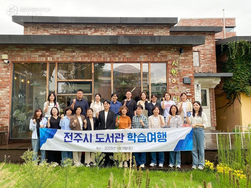 ▲시흥시의회 교육복지위원회 의원 및 관계 공무원 / 사진제공=시흥시의회