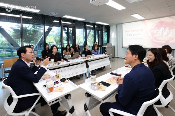 ▲정명근 화성특례시장이 자살예방사업 컨설팅 결과보고회 / 사진제공= 화성특례시