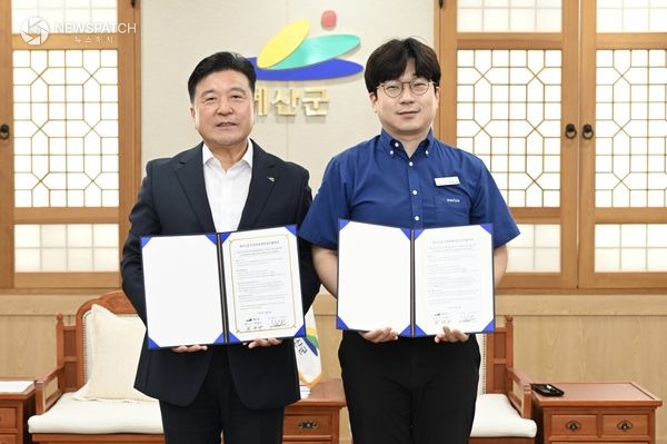 ▲예산군-다비치안경 예산월성당점 무료 안경 지원 협약식 / 사진제공=예산군