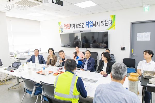 ▲경환위 위원 현장방문 간담회 / 사진제공=