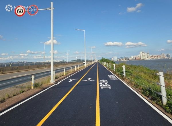 ▲시화호방조제 자전거도로 / 사진제공=시흥시