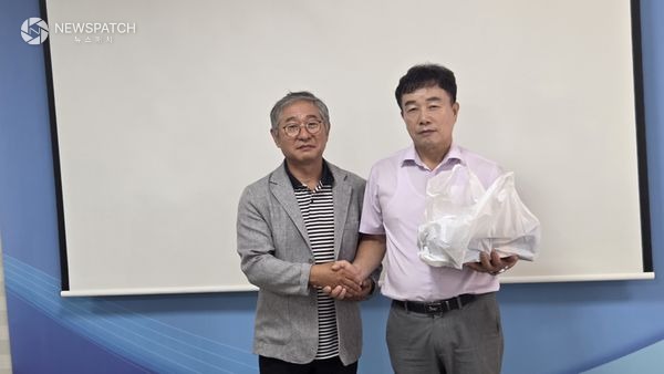 ▲남인우 금촌3동 주민자치회장 남수원 호계2동 주민자치위원장