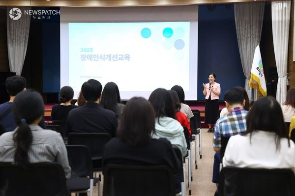 ▲장애인식 개선 직원 교육 / 사진제공=의왕시