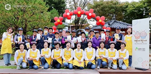 ▲횡성군 어린이공원에서 6‧25 참전유공자 유족회 어르신들이 만든 작품을 선보이는 전시회 진행