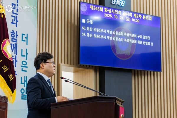 ▲김영수 의회운영위원장 결의문 설명