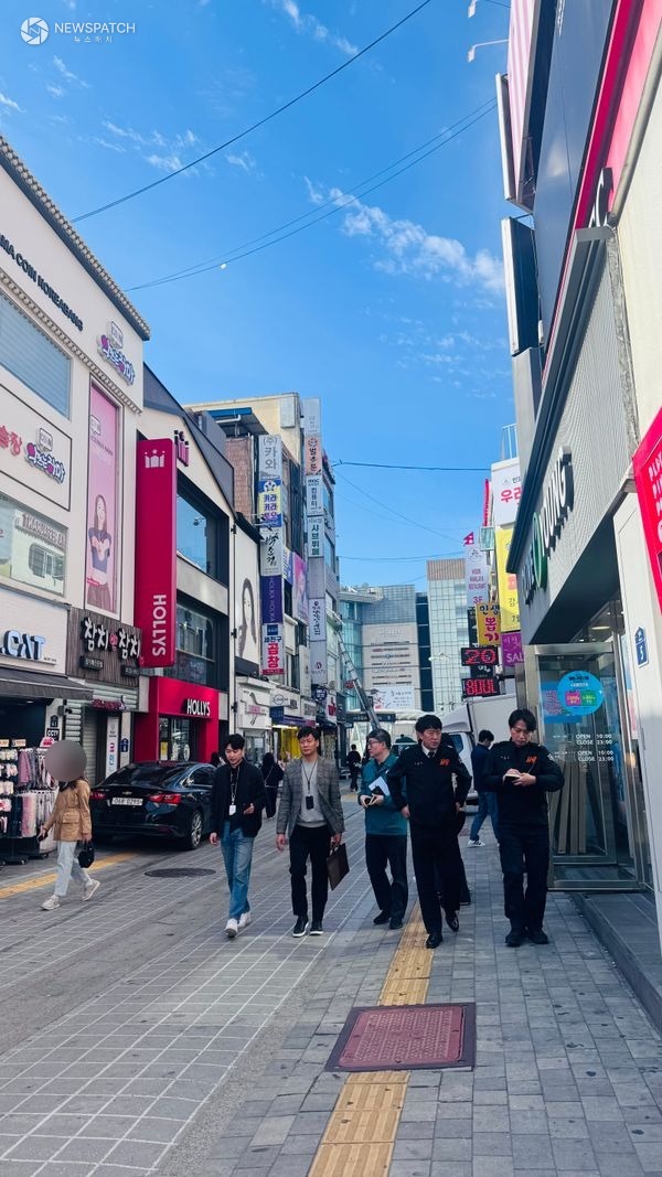 ▲핼러윈데이 앞두고 다중운집 인파사고 대비 수원역 로데오거리 안전점검 / 사진제공=수원특례시