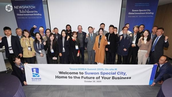 ▲외국인투자자 초청해 투자유치설명회 / 사진제공=수원특례시