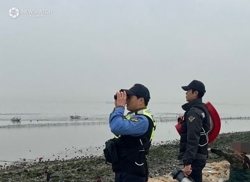 ▲ 당진파출소 경찰관들이 대조기 중 연안해역 안전관리 근무중 / 사진제공=평택해경
