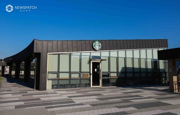 ▲스타벅스 커뮤니티 스토어 11호점 '고대안암병원점' / 사진제공=