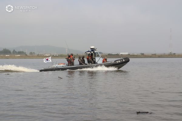 ▲육군 9사단, 임진강대대 RIB가 강상수색정찰 활동