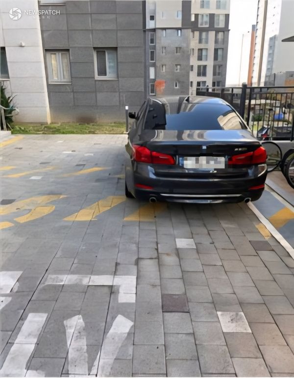 ▲소방차 전용구역 불법 주차 / 사진제공=화성소방서