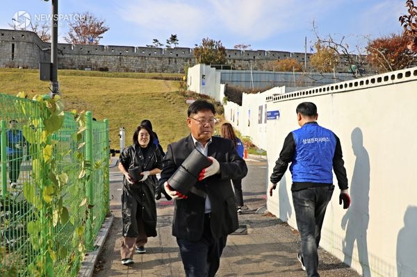 ▲삼성전자서비스(주), 어려운 이웃에 연탄 후원 / 사진제공=