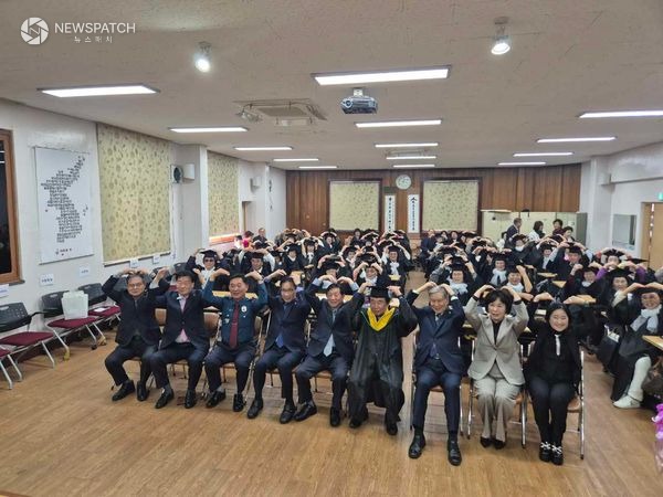 ▲이채영 의원, 장안구지회 노인대학 제25기 졸업식 참석 / 사진제공=경기도의회