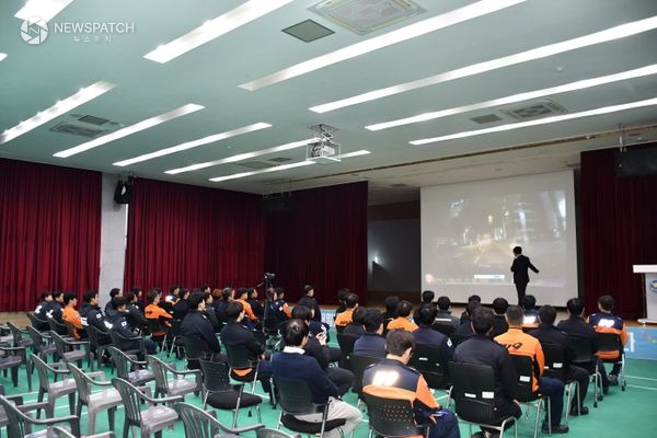 ▲교통안전연수원 김진희 교수의 교육 / 사진제공=화성소방서