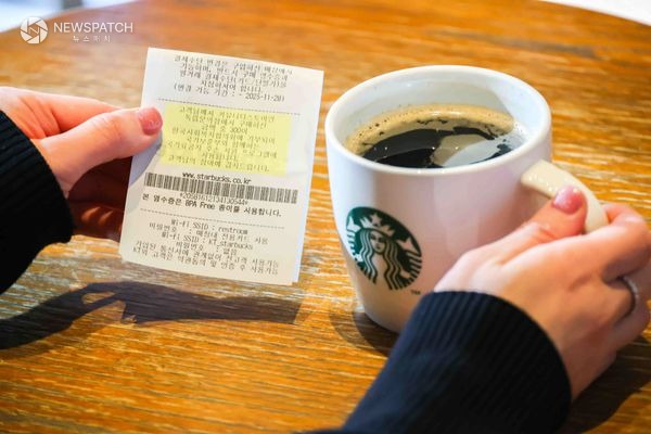 ▲독립유공자 후손 주거지원금 전달