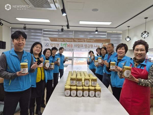 ▲행복키움추진단, 사랑의 생강청 나눔 / 사진제공=아산시