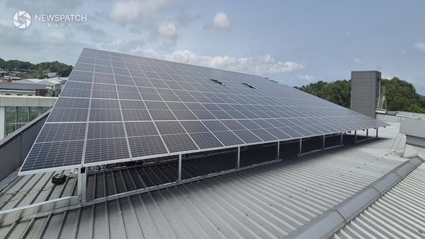 ▲2025년 신재생에너지 융복합지원사업으로 송산면에 설치된 태양광 발전설비 / 사진제공=