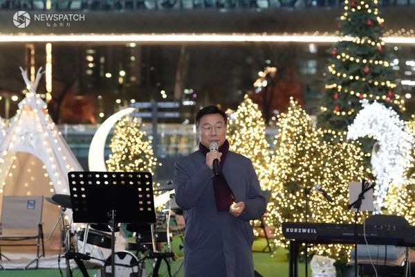 ▲신상진 성남시장, 판교역 광장 성탄 트리 점등식 / 사진제공=성남시