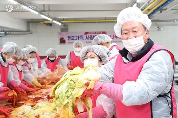 ▲안계일 의원, 2025년 정자2동 사랑의 김장 나누기 / 사진제공=경기도의회