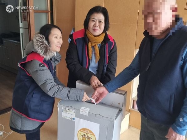 ▲관내 취약계층에 '겨울나기 전기장판' 지원