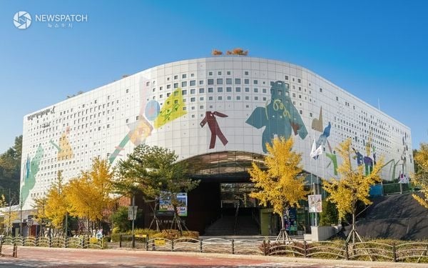 ▲화성시어린이문화센터 전경(미디어 파사드)