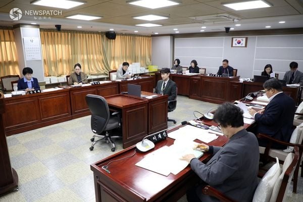 ▲수원시의회 환경안전위원회 안건심사