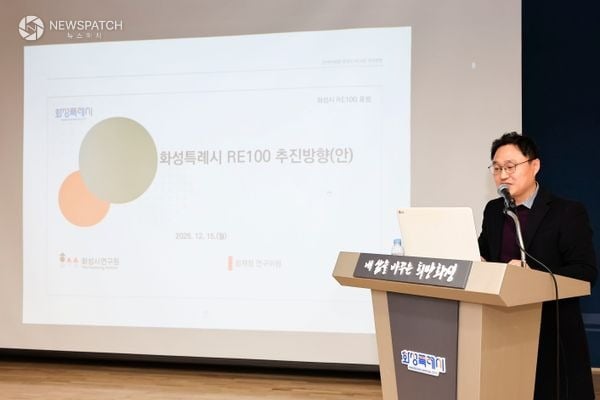 ▲정재형 화성시탄소중립지원센터장 자립형 RE100 간담회