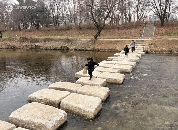 ▲성남시 분당구 구미동 성남물빛공원~무지개마을 잇는 탄천 징검다리