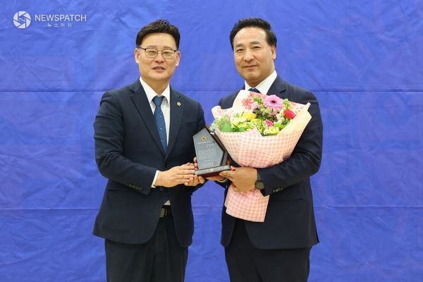 ▲김용성 의원, 경기도의회 더불어민주당이 선정한 ‘올해의 의원’