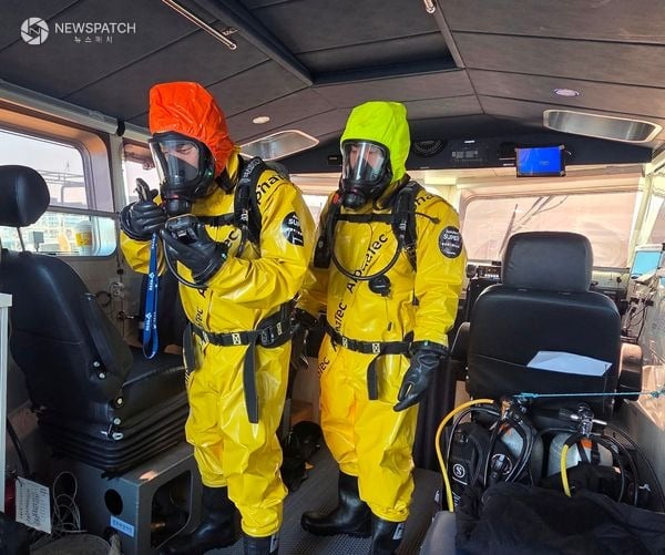 ▲화학사고 대응요원이 선내진입하여 가스농도를 확인