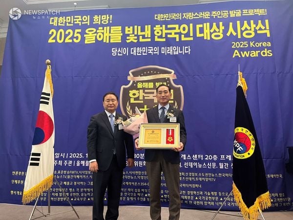 ▲김창식 경기도의원, ‘2025 올해를 빛낸 한국인 대상’ 의정발전부문 수상