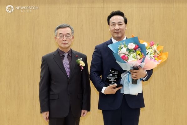 ▲경기도의회 김용성 의원. 경기의정대상 ‘매니페스토 부문’ 대상 수상