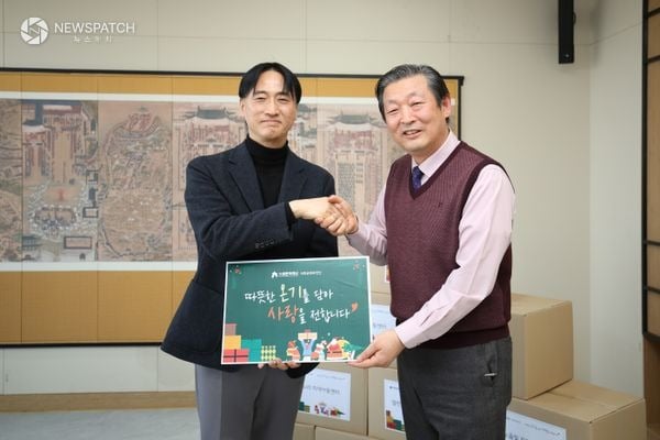 ▲기부물품 증정식