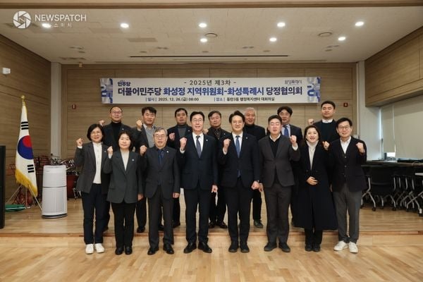 ▲정명근 화성특례시장이 전용기 국회의원 등 참석자들