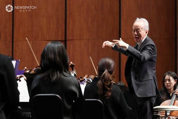 ▲금난새 지휘자가 성남시립교향악단
