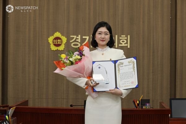 ▲장윤정 의원, ‘2025 지방의정대상’ 수상