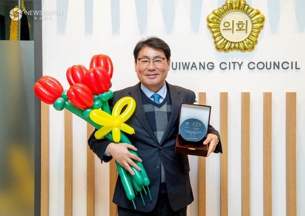 ▲서창수 의원, 의왕시종합자원봉사센터 2000시간 인증패